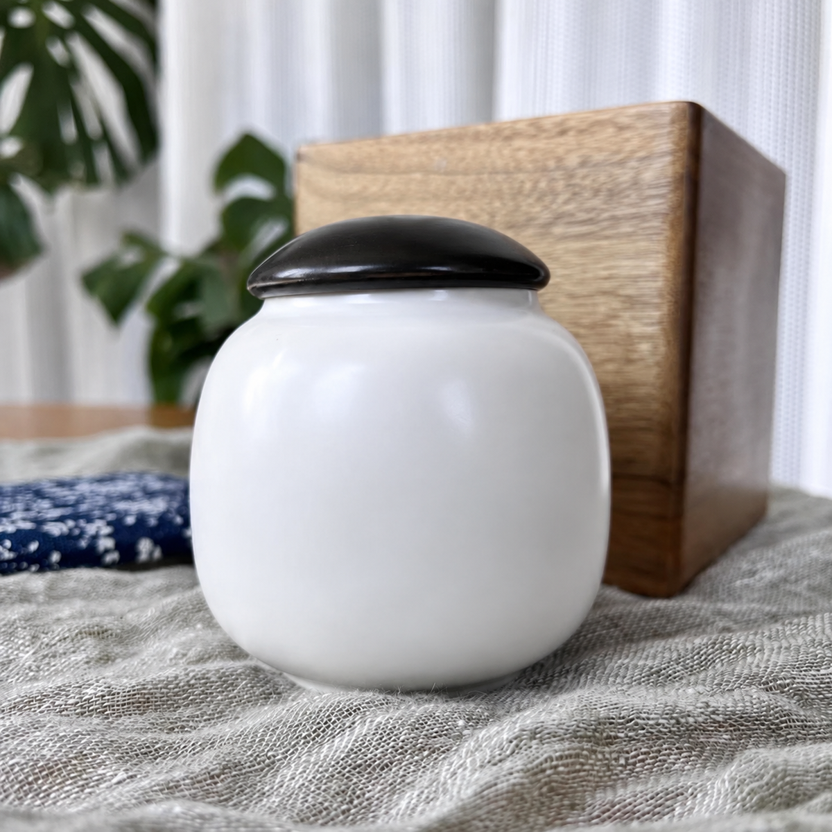 Bennu Small Wooden Pet Memorial Urn